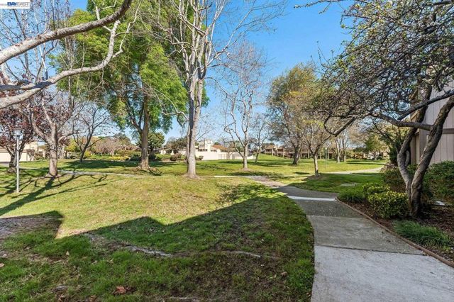 1149 Bismarck Ln, Alameda, CA 94502