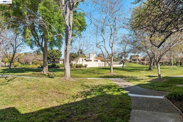 1149 Bismarck Ln, Alameda, CA 94502