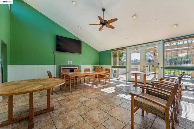 1149 Bismarck Ln, Alameda, CA 94502