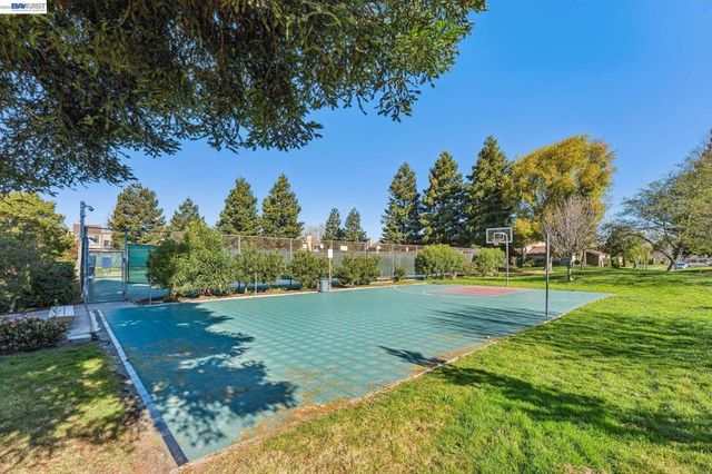 1149 Bismarck Ln, Alameda, CA 94502