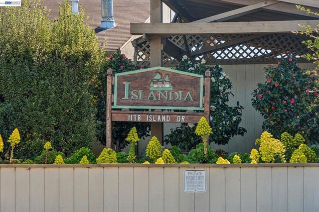 1149 Bismarck Ln, Alameda, CA 94502
