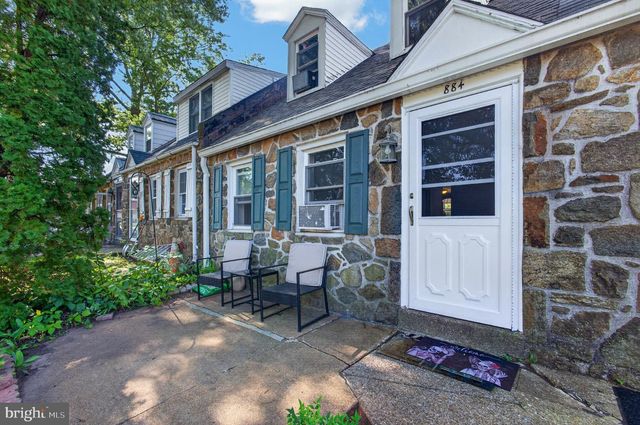 884 WOODLAWN AVE, Phoenixville, PA 19460
