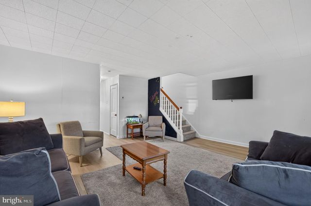 884 WOODLAWN AVE, Phoenixville, PA 19460