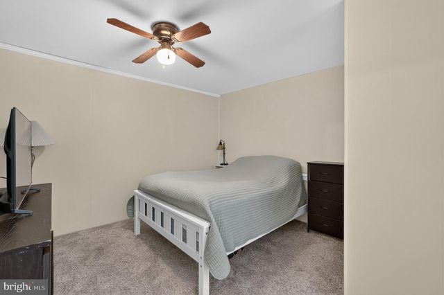 884 WOODLAWN AVE, Phoenixville, PA 19460