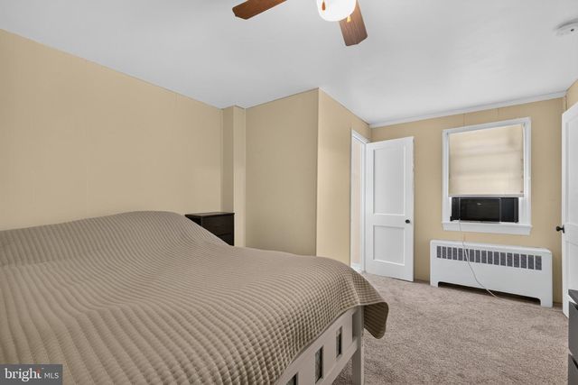884 WOODLAWN AVE, Phoenixville, PA 19460