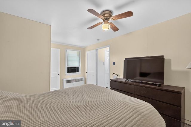884 WOODLAWN AVE, Phoenixville, PA 19460