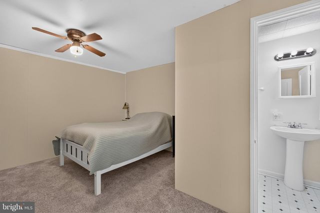 884 WOODLAWN AVE, Phoenixville, PA 19460