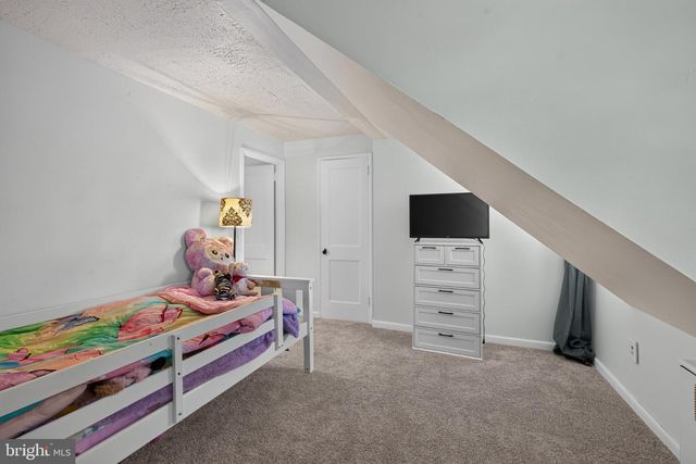 884 WOODLAWN AVE, Phoenixville, PA 19460