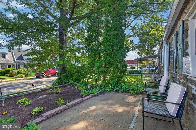 884 WOODLAWN AVE, Phoenixville, PA 19460