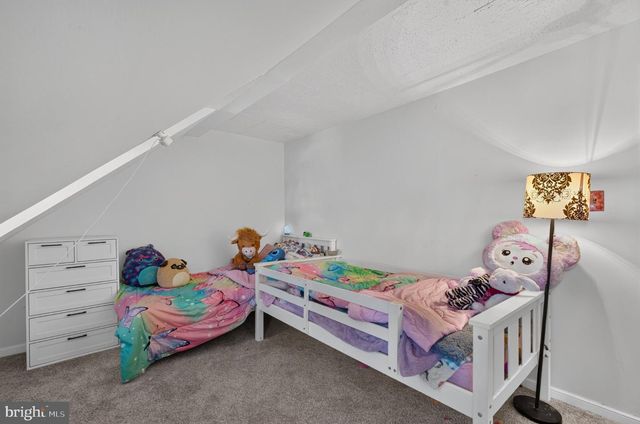 884 WOODLAWN AVE, Phoenixville, PA 19460
