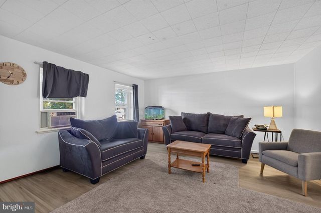 884 WOODLAWN AVE, Phoenixville, PA 19460