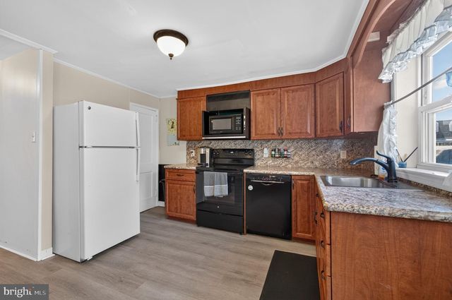 884 WOODLAWN AVE, Phoenixville, PA 19460