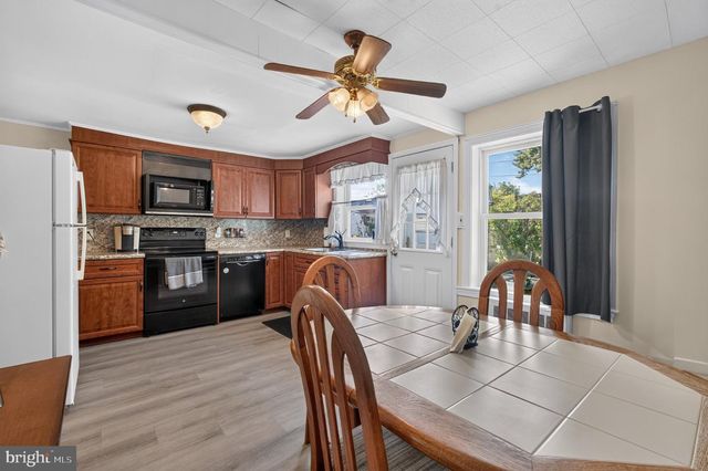 884 WOODLAWN AVE, Phoenixville, PA 19460