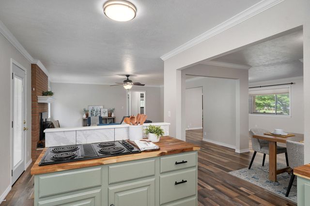 2736 E Madison Street, Springfield, MO 65802