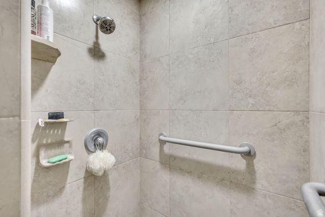 1821 E WHITETAIL WAY, Layton, UT 84040