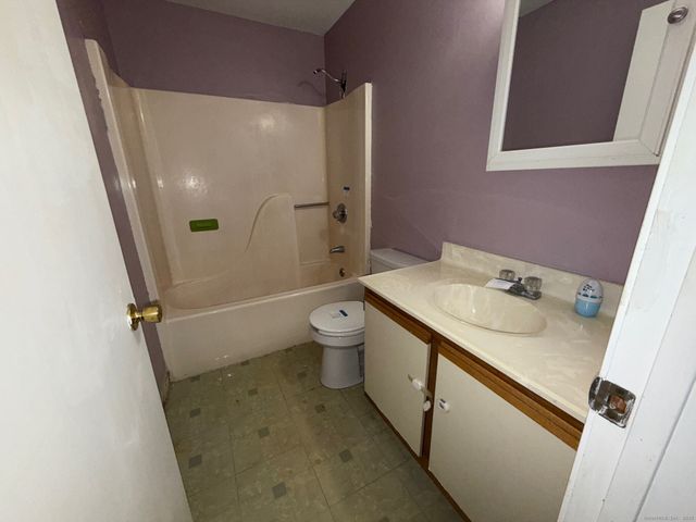 1001 Old Colony Road APT 2-4, Meriden, CT 06451