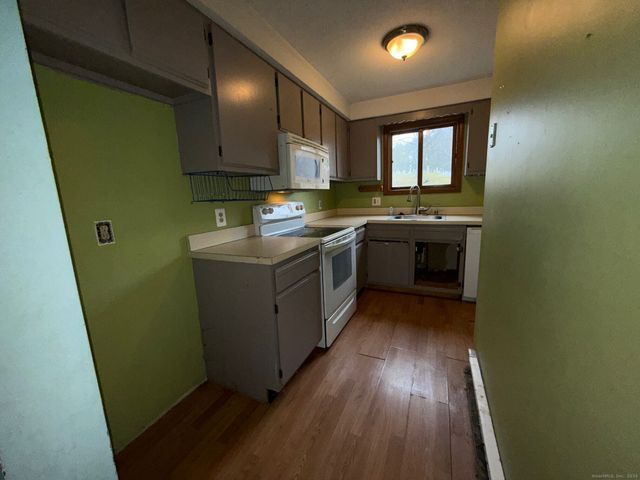 1001 Old Colony Road APT 2-4, Meriden, CT 06451