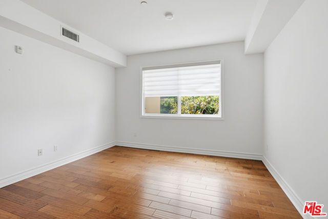 325 Arnaz Drive 201, Los Angeles, CA 90048