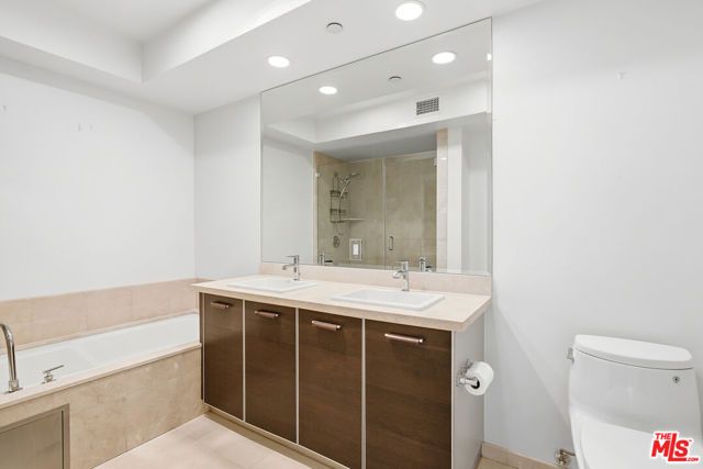 325 Arnaz Drive 201, Los Angeles, CA 90048
