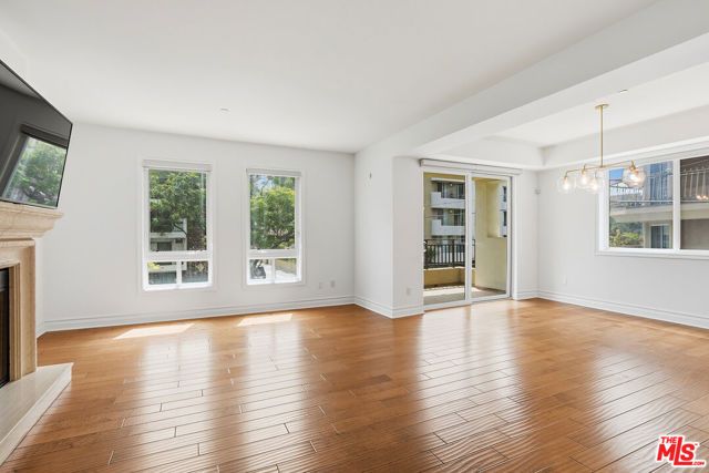 325 Arnaz Drive 201, Los Angeles, CA 90048