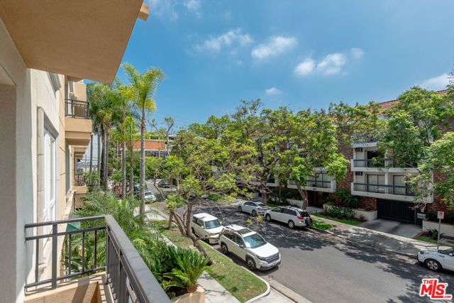 325 Arnaz Drive 201, Los Angeles, CA 90048