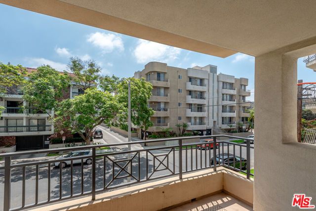 325 Arnaz Drive 201, Los Angeles, CA 90048