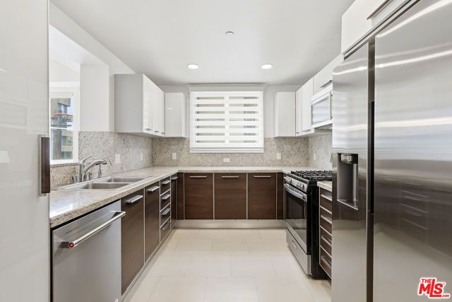 325 Arnaz Drive 201, Los Angeles, CA 90048