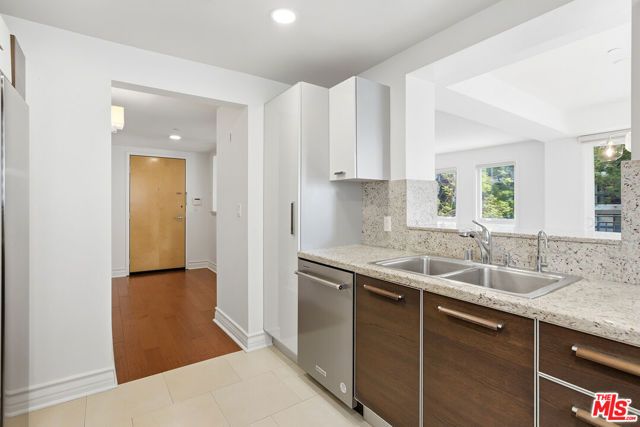 325 Arnaz Drive 201, Los Angeles, CA 90048