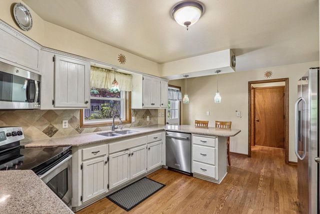 S76W23210 Woodland COURT, Big Bend, WI 53103