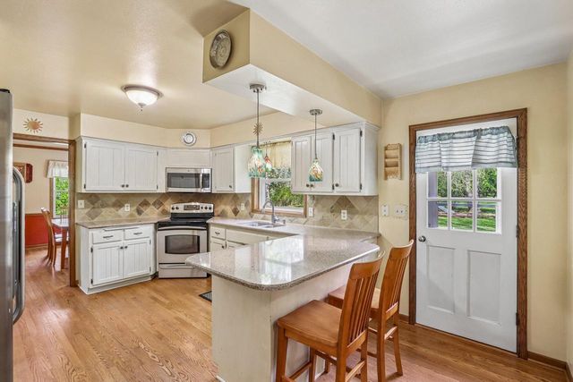 S76W23210 Woodland COURT, Big Bend, WI 53103