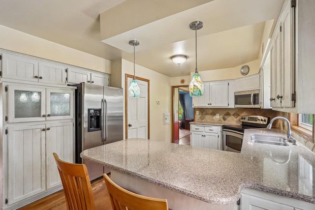 S76W23210 Woodland COURT, Big Bend, WI 53103