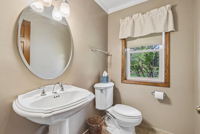 S76W23210 Woodland COURT, Big Bend, WI 53103