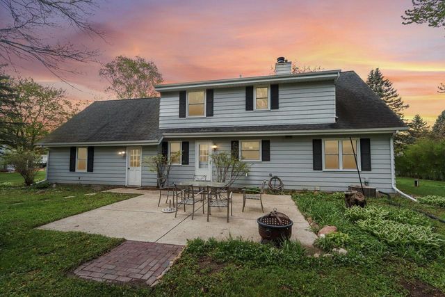 S76W23210 Woodland COURT, Big Bend, WI 53103
