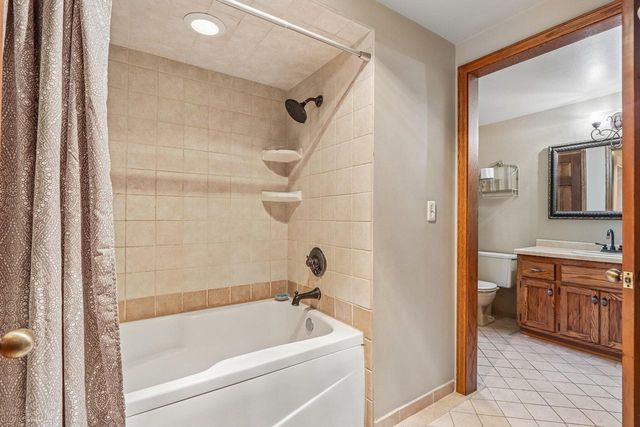 S76W23210 Woodland COURT, Big Bend, WI 53103