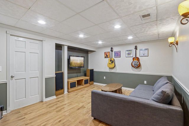 S76W23210 Woodland COURT, Big Bend, WI 53103