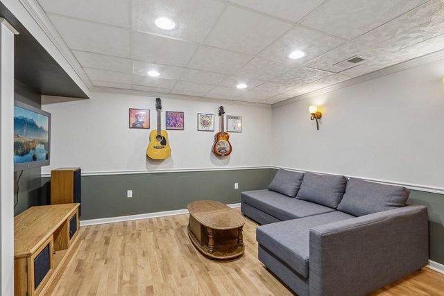 S76W23210 Woodland COURT, Big Bend, WI 53103