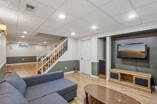 S76W23210 Woodland COURT, Big Bend, WI 53103
