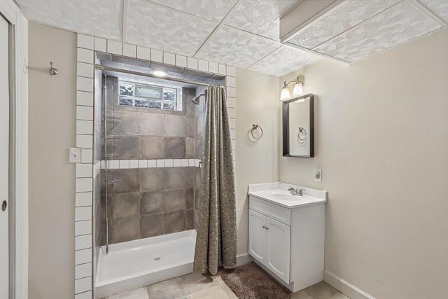 S76W23210 Woodland COURT, Big Bend, WI 53103