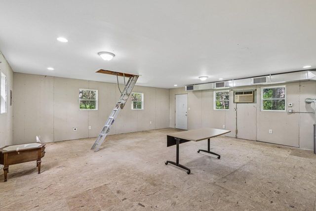 S76W23210 Woodland COURT, Big Bend, WI 53103