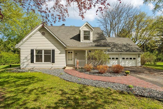 S76W23210 Woodland COURT, Big Bend, WI 53103