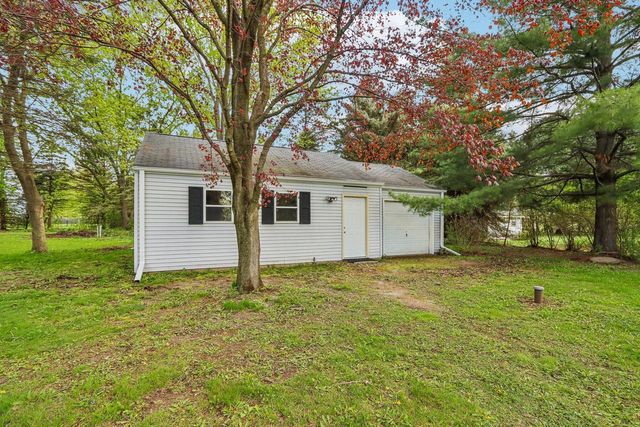 S76W23210 Woodland COURT, Big Bend, WI 53103