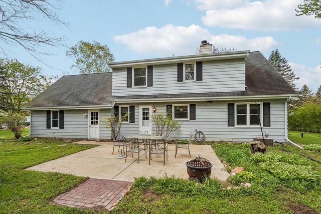 S76W23210 Woodland COURT, Big Bend, WI 53103