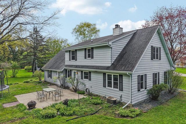 S76W23210 Woodland COURT, Big Bend, WI 53103