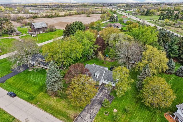 S76W23210 Woodland COURT, Big Bend, WI 53103