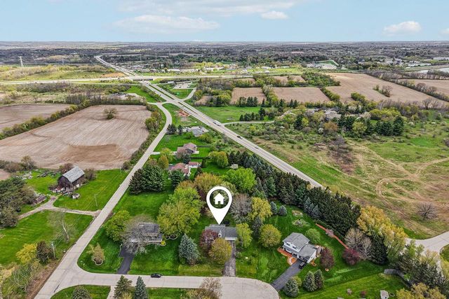 S76W23210 Woodland COURT, Big Bend, WI 53103