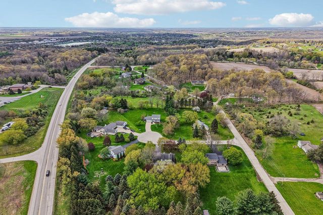 S76W23210 Woodland COURT, Big Bend, WI 53103