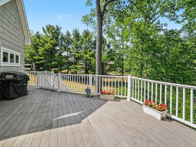 5628 W Longbridge Road, Pentwater, MI 49449