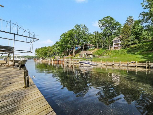 5628 W Longbridge Road, Pentwater, MI 49449