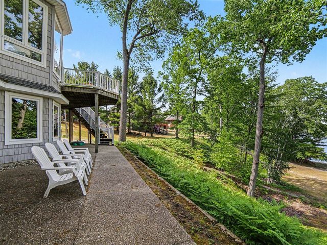 5628 W Longbridge Road, Pentwater, MI 49449