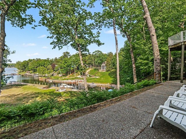 5628 W Longbridge Road, Pentwater, MI 49449